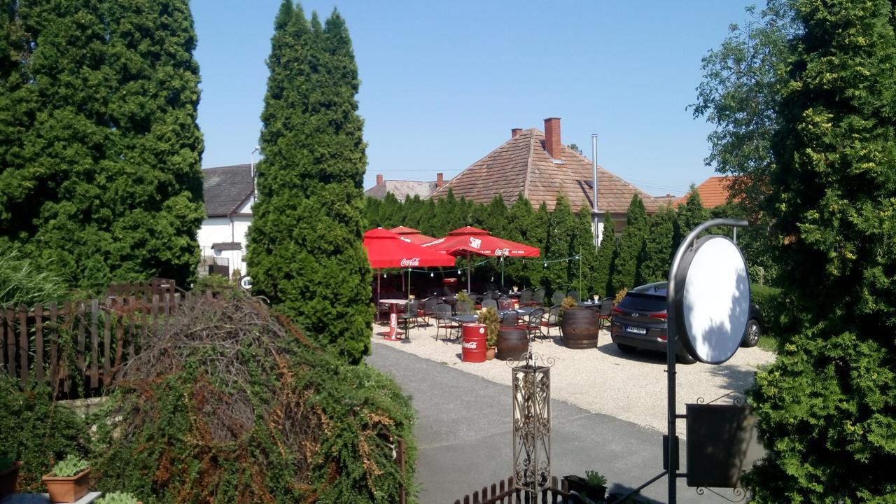 Bük Feherlo Vendeghaz & Restaurant מראה חיצוני תמונה