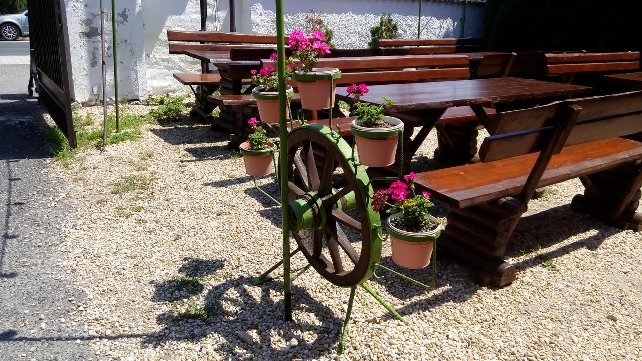 Bük Feherlo Vendeghaz & Restaurant מראה חיצוני תמונה